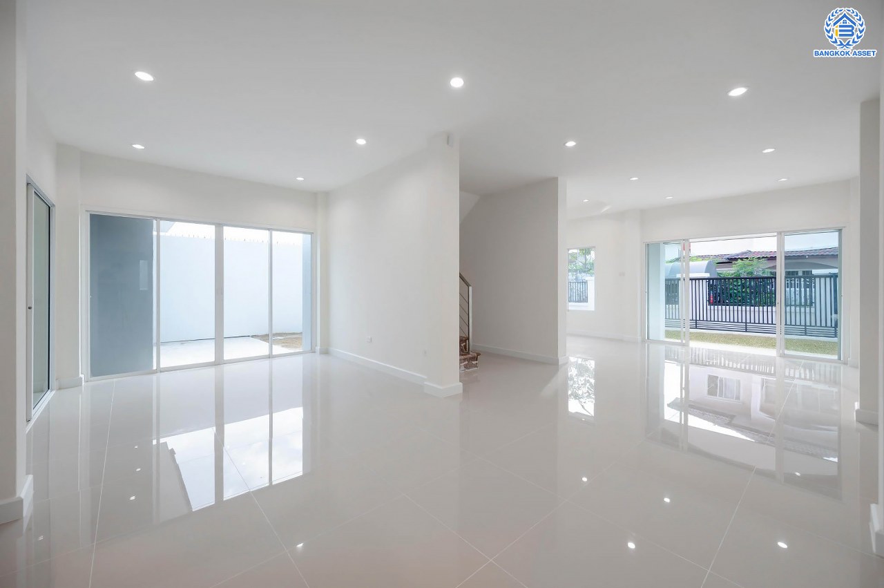 บ้านมือสองตกแต่งใหม่ โครงการ ประดับดาว5-6 ท่าอิฐ ตกแต่งครบครัน พร้อมอยู่ เนื้อที่ 69.7 ตร.ว. ฟังก์ชัน 4 ห้องนอน 2 ห้องน้ำ จอดรถได้ 2 คัน พื้นที่ใช้สอยกว้างขวาง บนทำเลที่ดีที่สุด เชื่อมต่อได้หลายเส้นทาง ใกล้รถไฟฟ้าสายสีม่วง "สถานีบางรักน้อยท่าอิฐ"